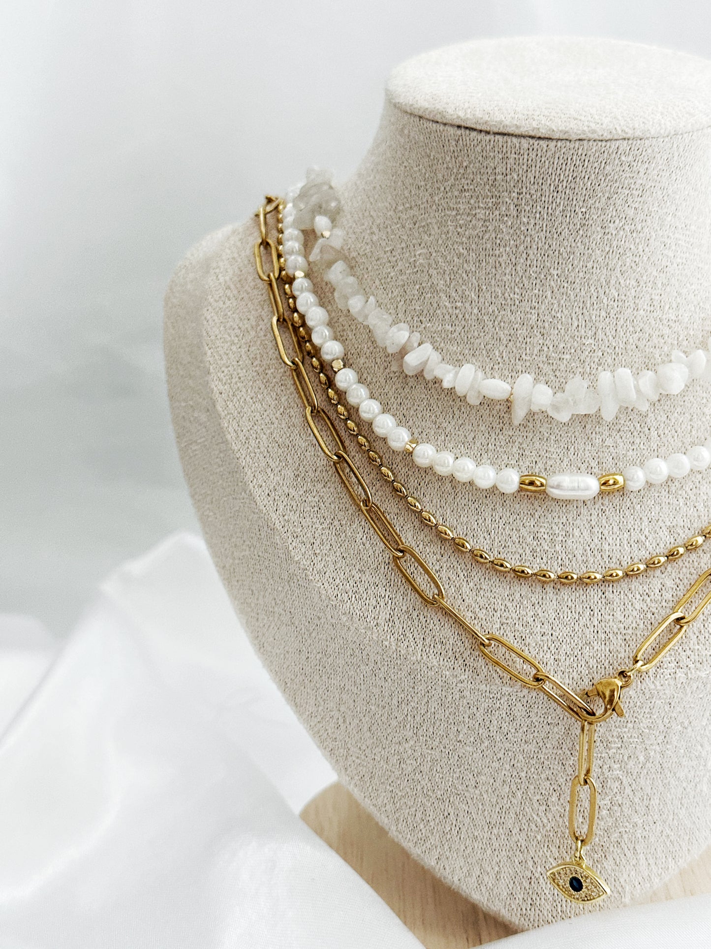 Vergoldetes 3-teiliges Layering-Kettenset Golden Harmony Glow mit unterschiedlichen Längen