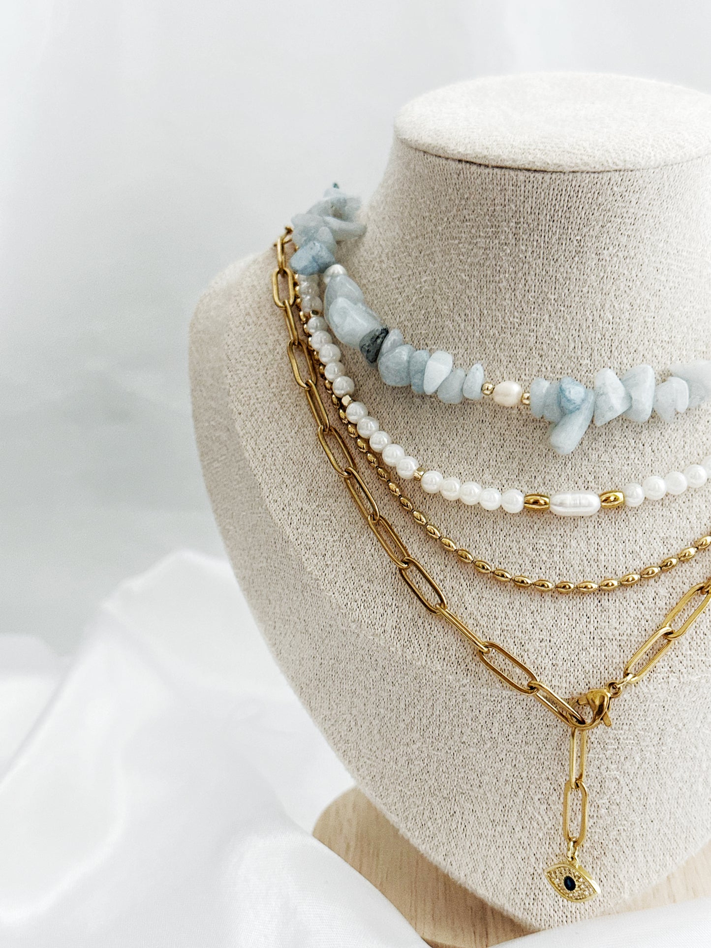 Vergoldetes 4-teiliges Layering-Kettenset Liora Harmony mit verschiedenen Längen