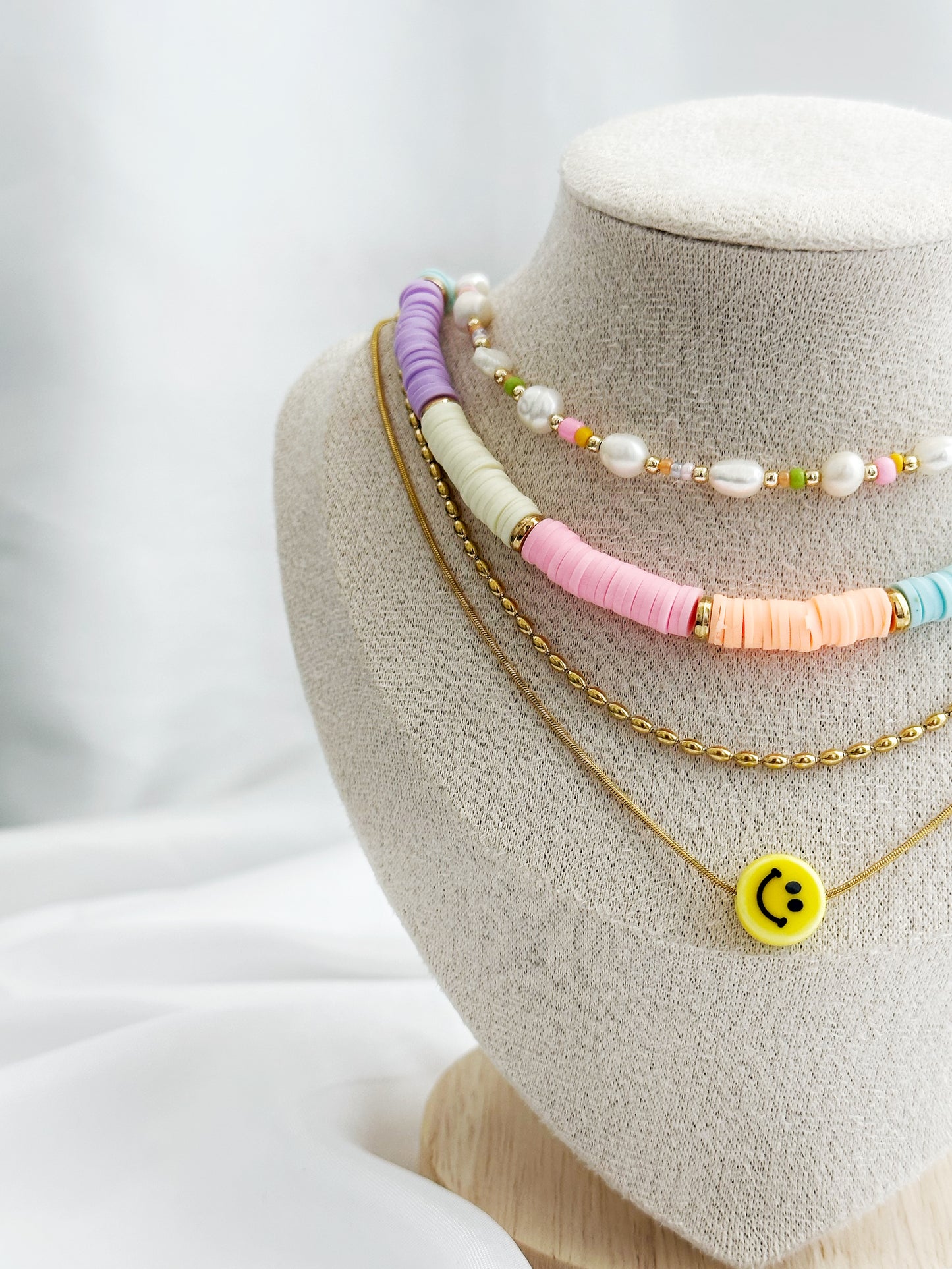 Sunbeam Joy Set – 4-teiliges Kettenset mit Perlen, Farben & Smiley-Charme