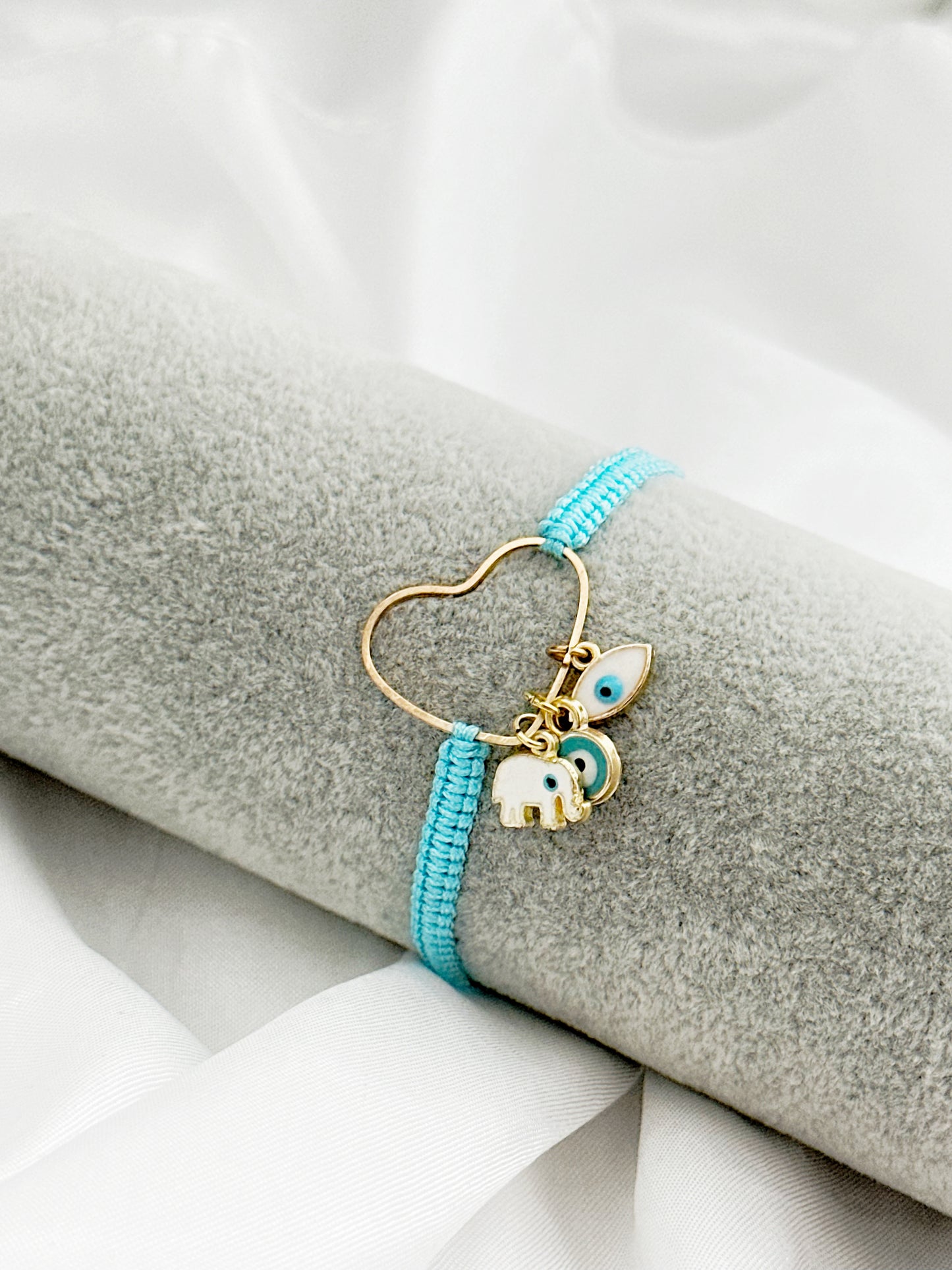 Blue Heart Charm – Makramee Armband Herz Evil Eye Elefant – Charm Armband Hellblau Gold