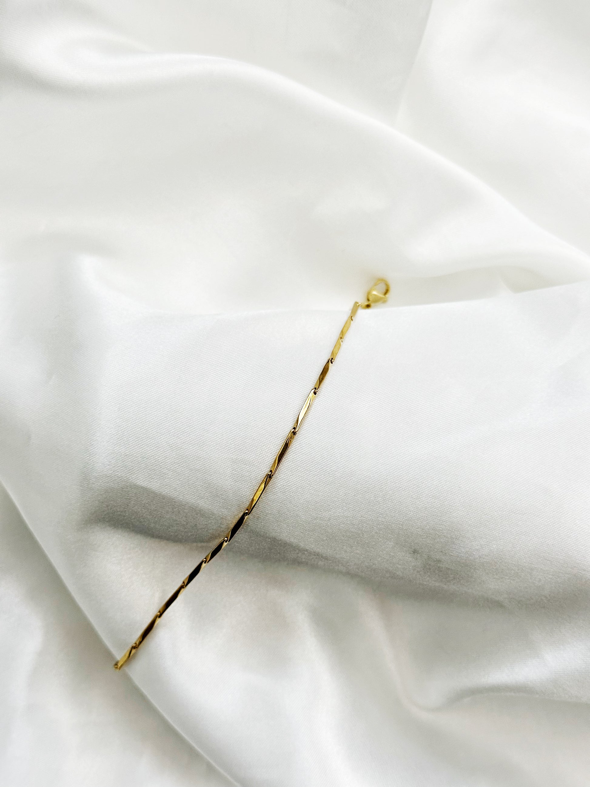 Edelstahl Armband, feminin und elegant, Inder Farbe Gold 