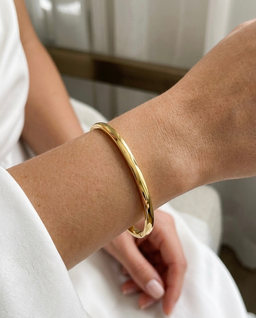 Êclat – Edelstahl Armreif Gold Schlicht – Bangle Armband Wasserfest Damen