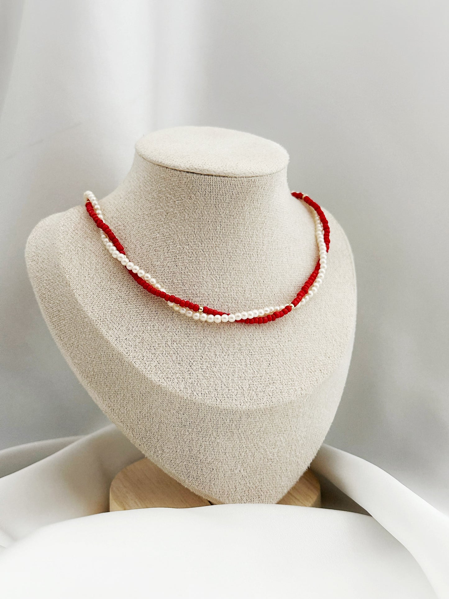 Cherry Pearl Kette – Rote Ivory Perlenkette Damen | Doppelreihige Halskette