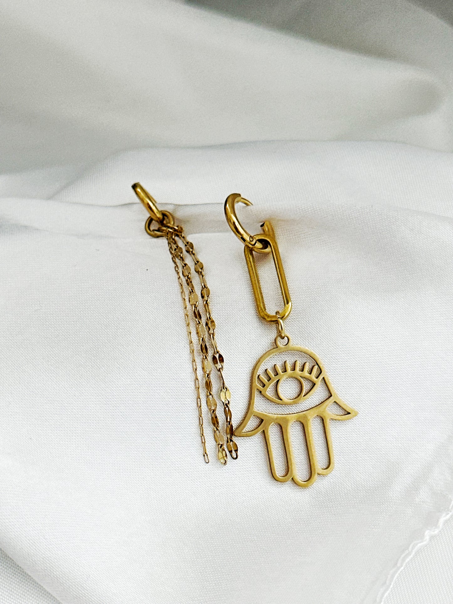 Hamsa Ohrringe Gold Asymmetrisch – Edelstahl Schutzohrringe Damen