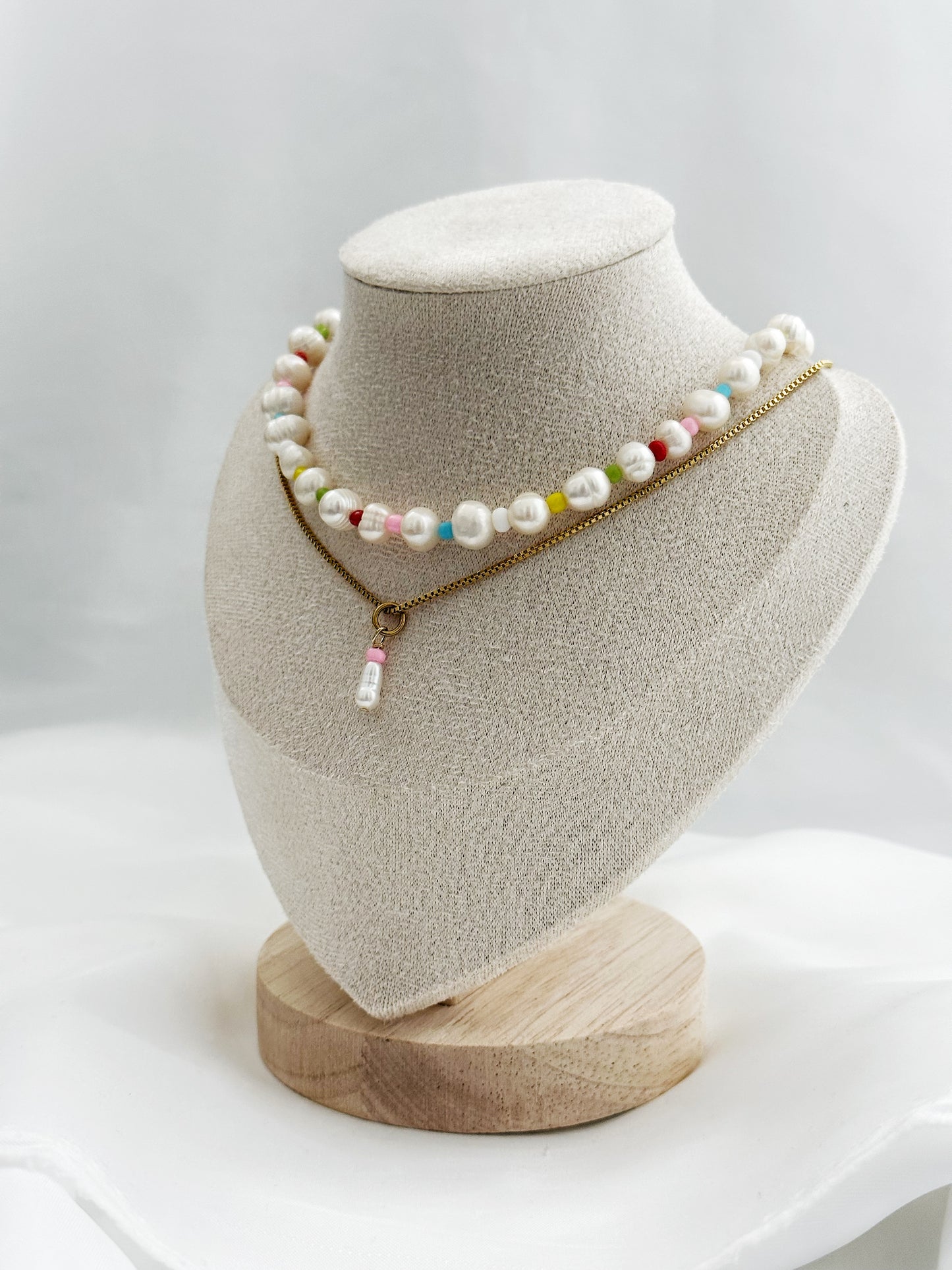 Pearl Pop – 2er-Kettenset aus Edelstahl & Süßwasserperlen mit bunten Details