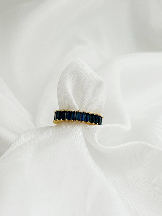 Verstellbarer Ring aus goldfarbenem Edelstahl mit funkelnden blau Kristallen