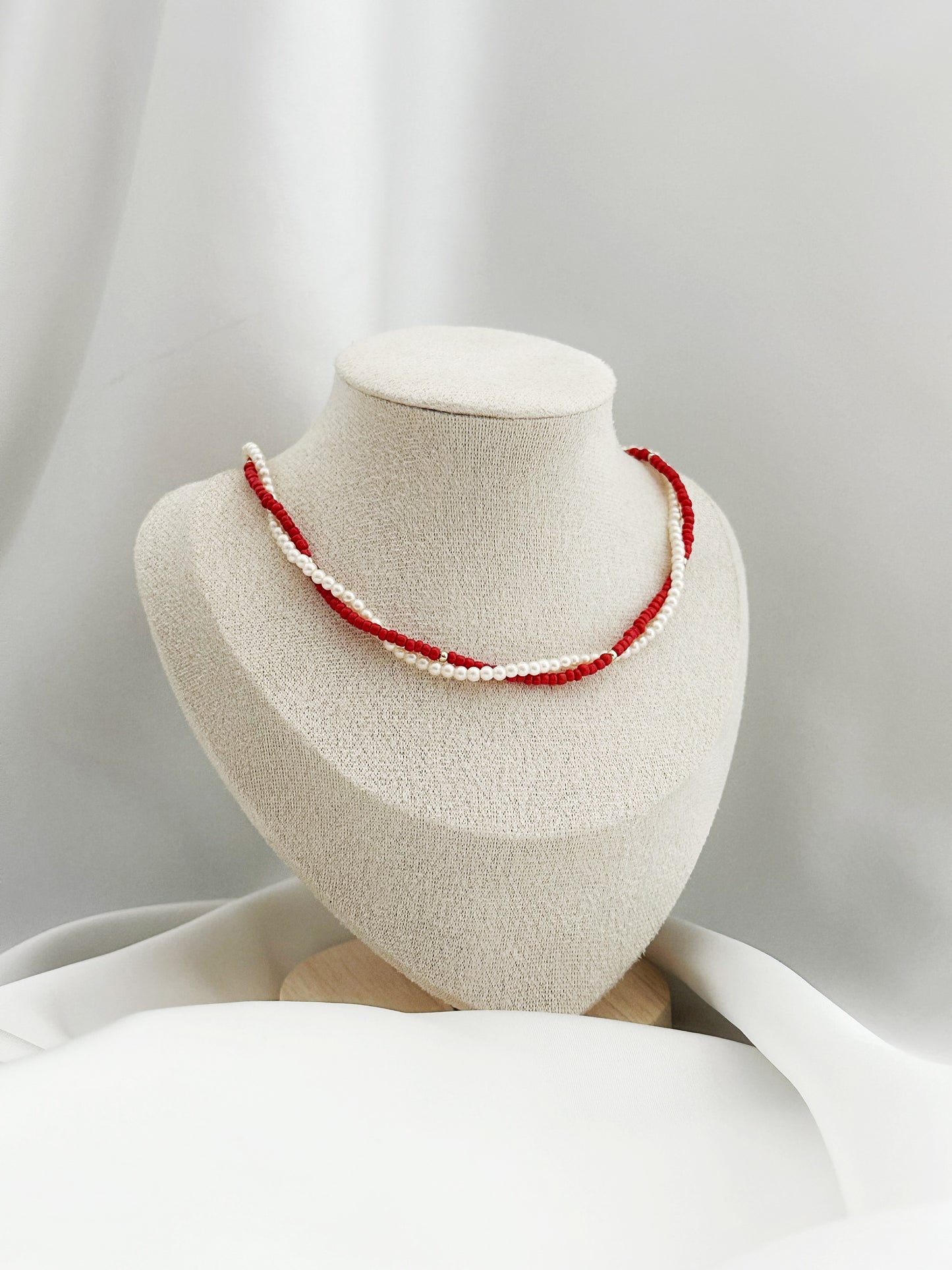 Cherry Pearl Kette – Rote Ivory Perlenkette Damen | Doppelreihige Halskette