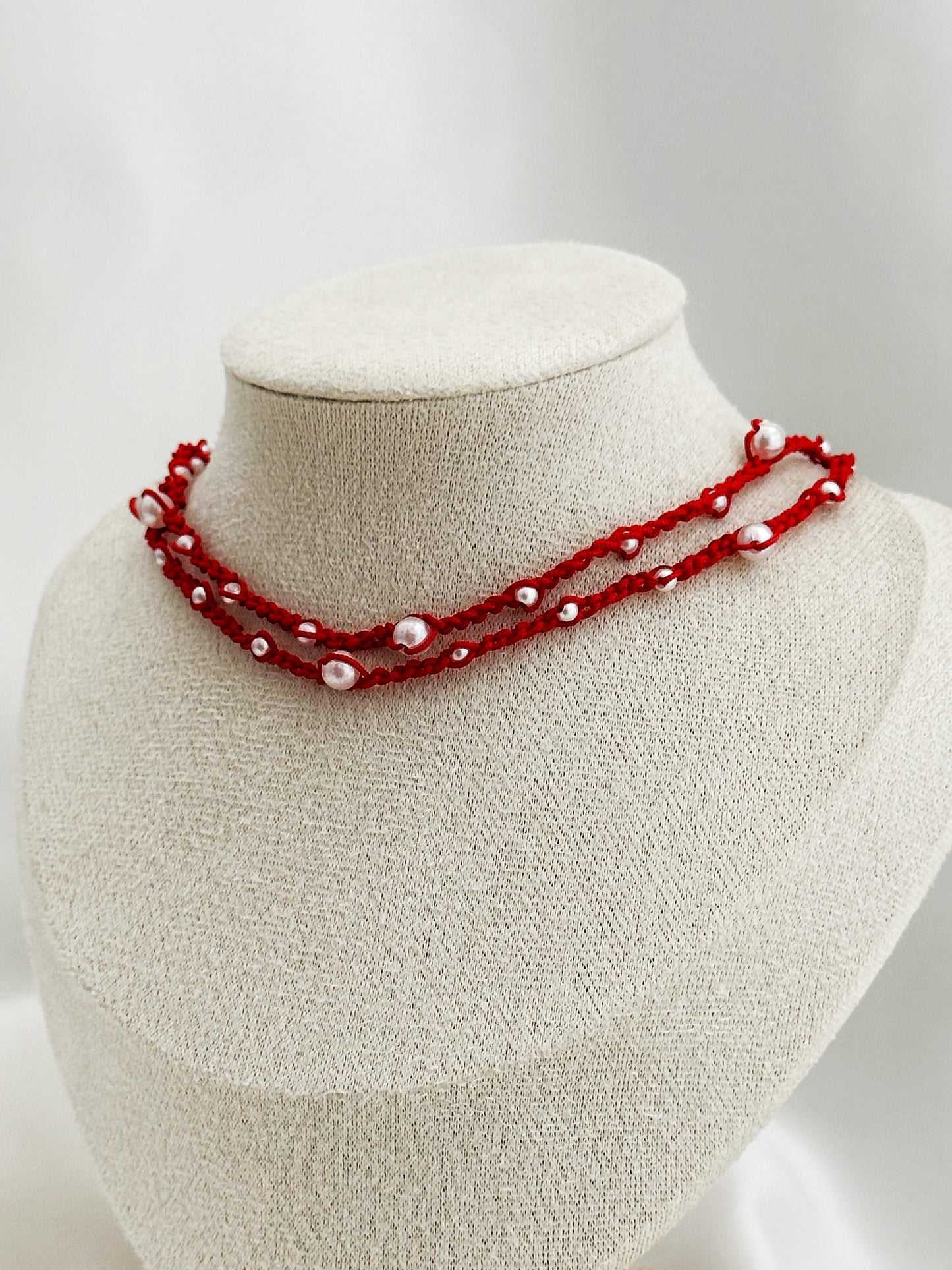 Boho Pearl Kette Makramee gehäkelt | Perlenkette rot beige handgemacht Choker