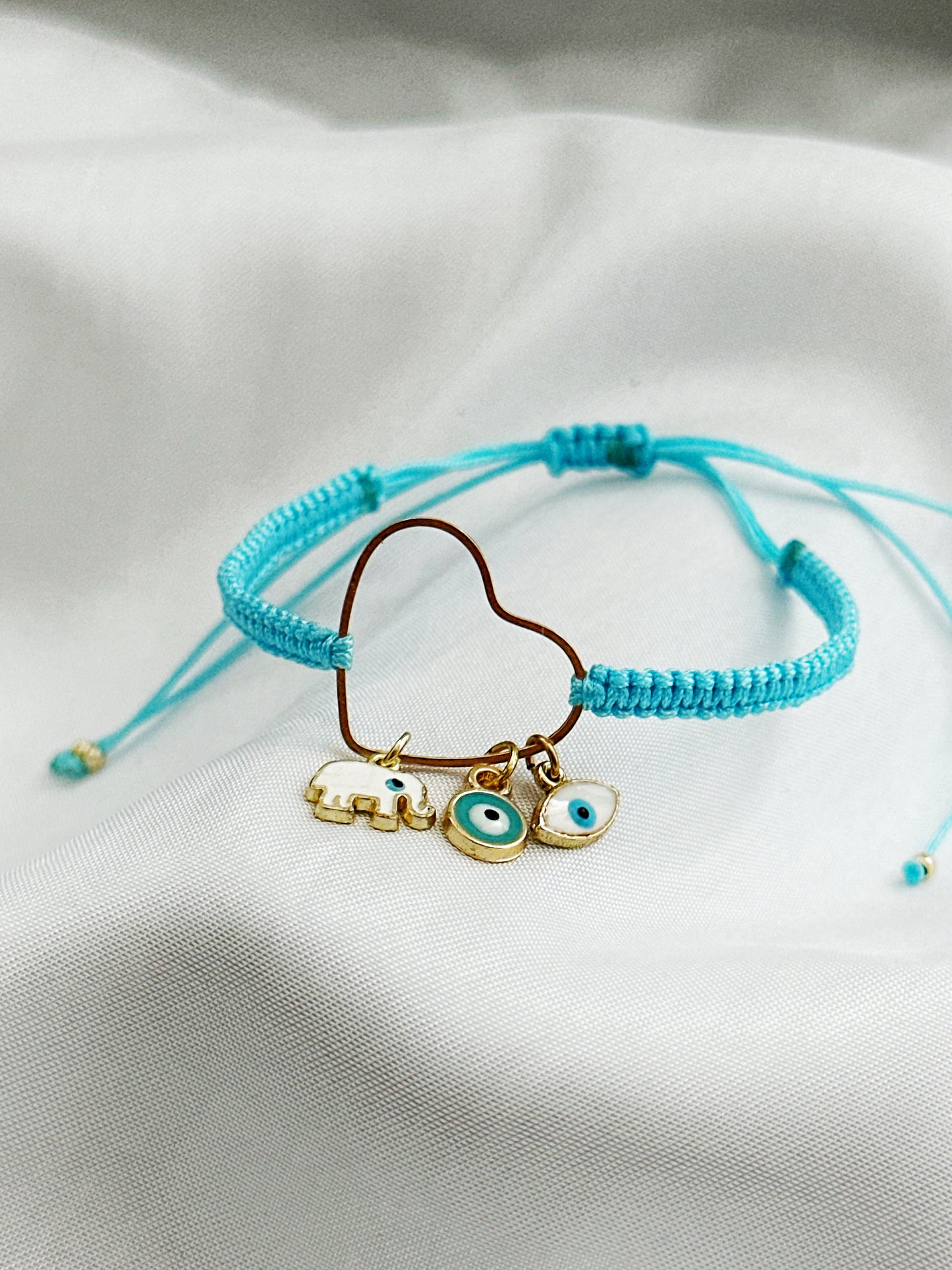 Blue Heart Charm – Makramee Armband Herz Evil Eye Elefant – Charm Armband Hellblau Gold