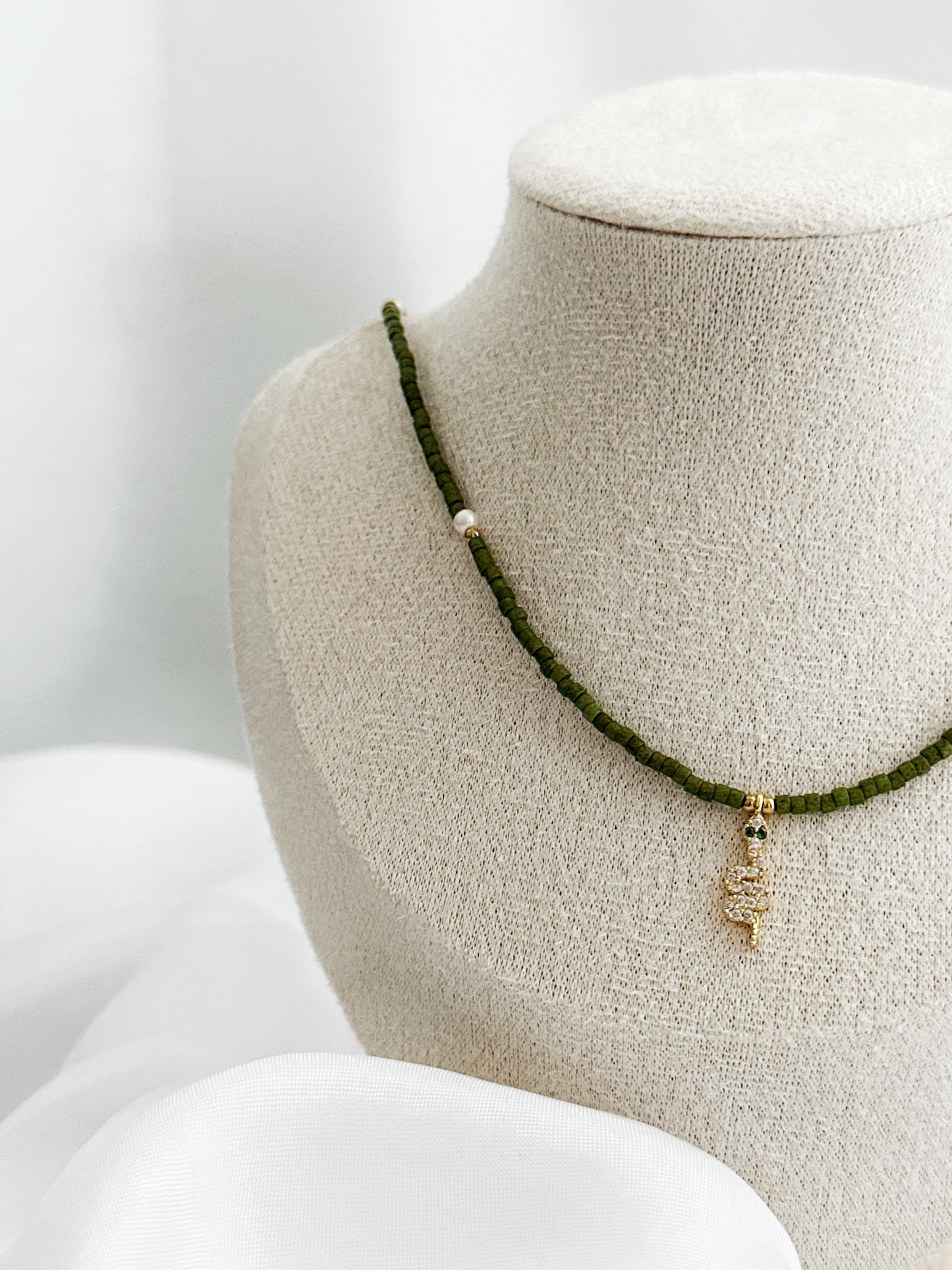 Sleek Serpent Kette