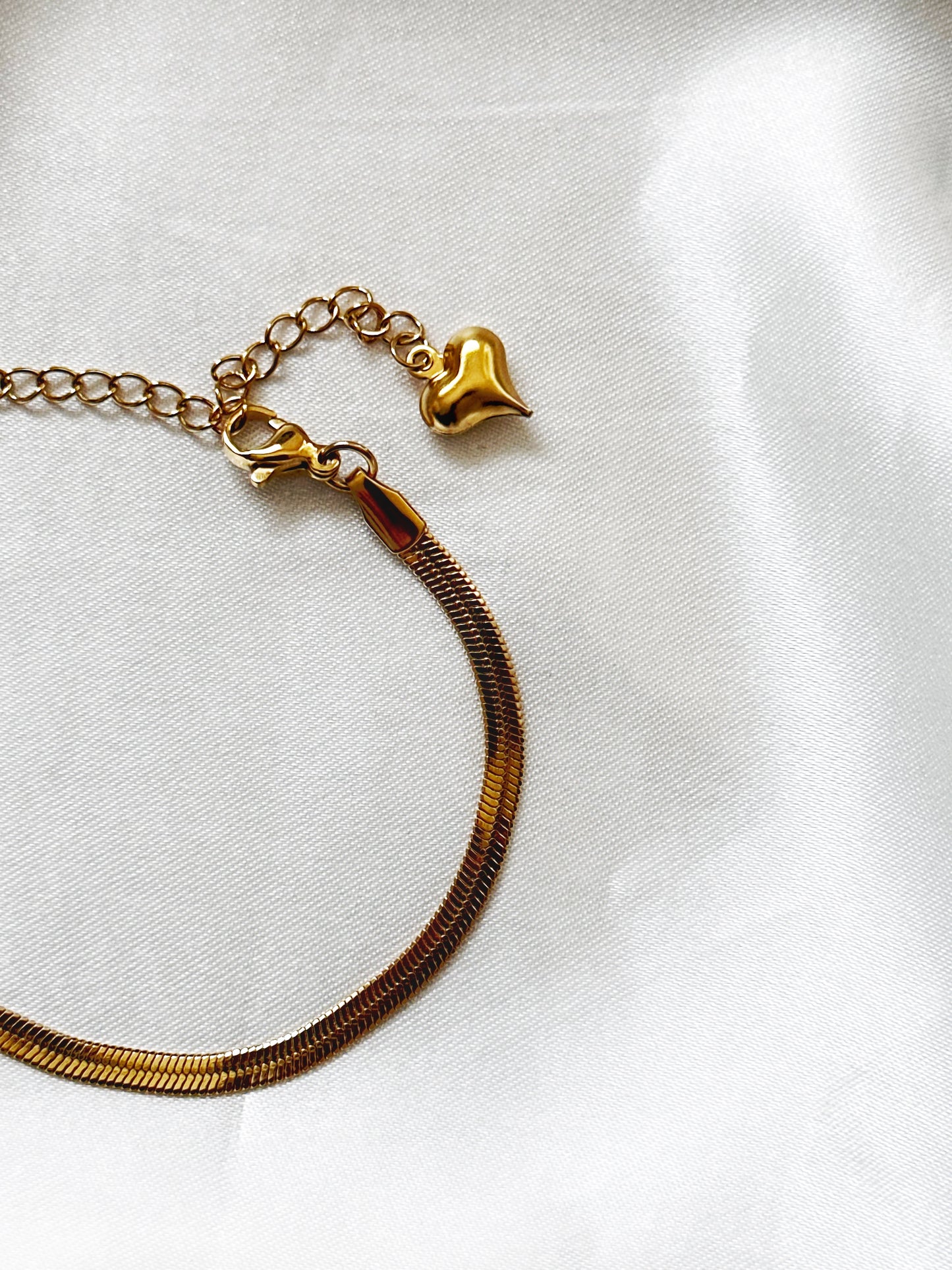 Golden Heart Sleek Armband