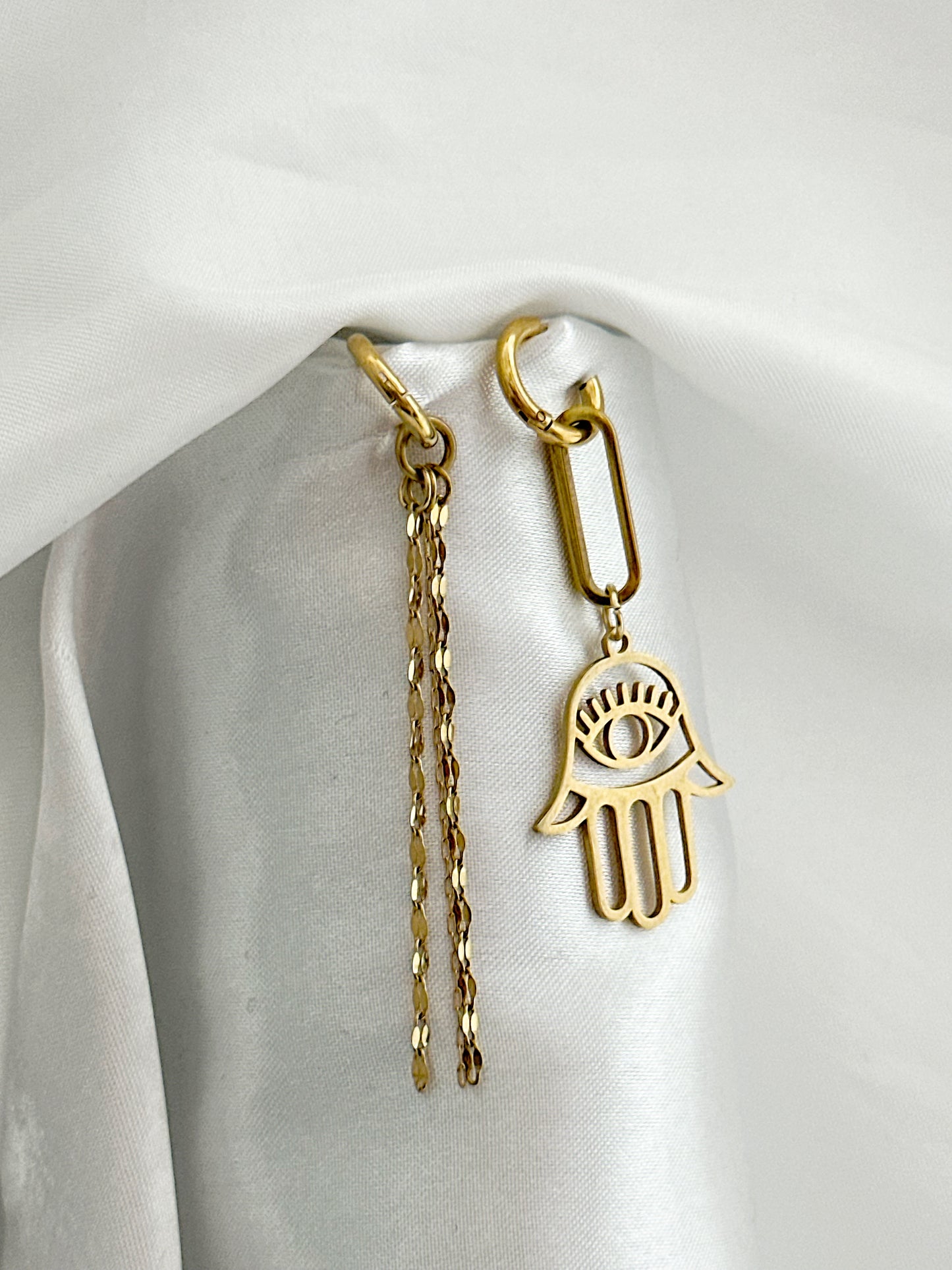 Hamsa Ohrringe Gold Asymmetrisch – Edelstahl Schutzohrringe Damen