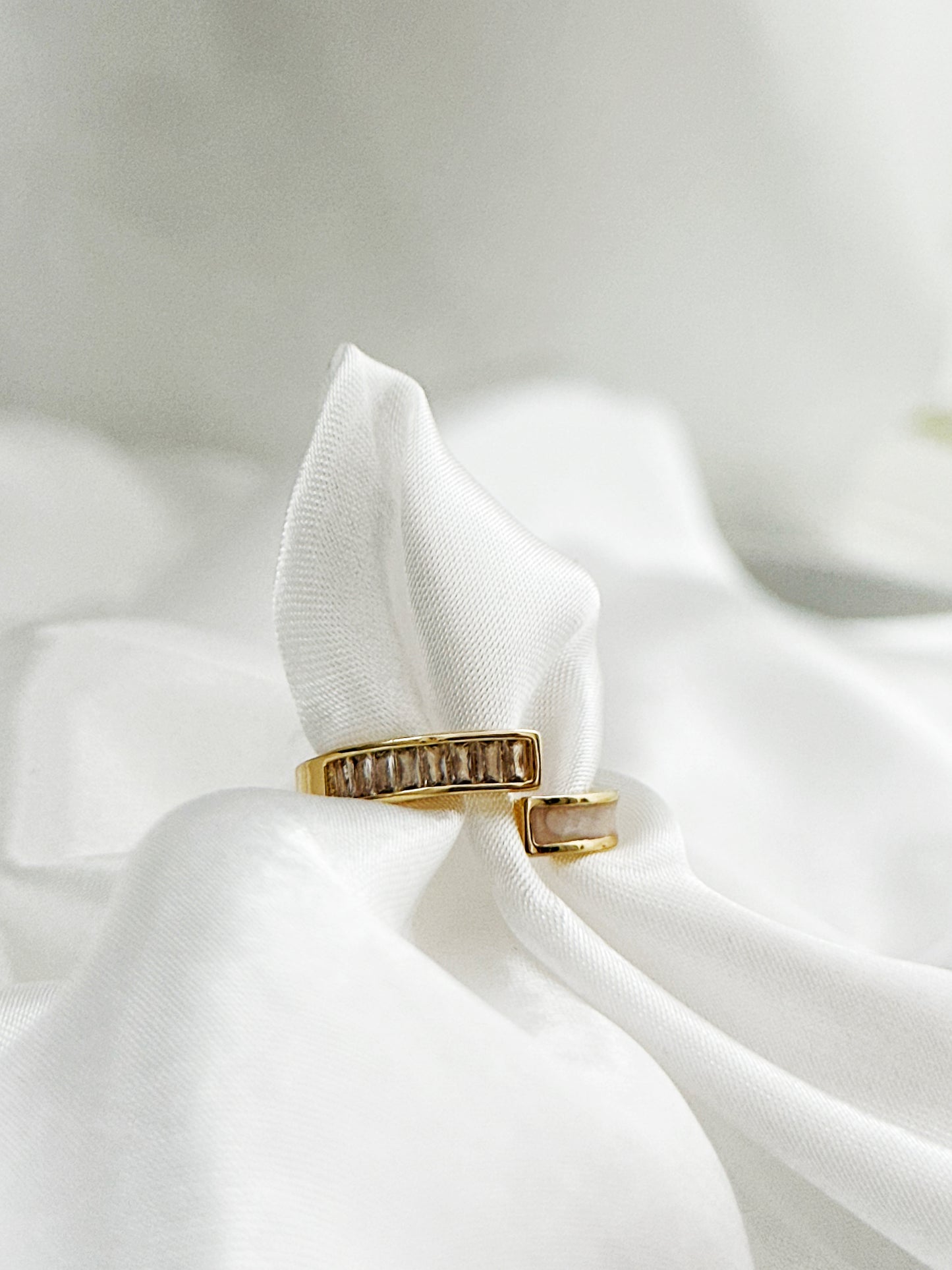 Auren Ring - Zeitlose Eleganz in Gold