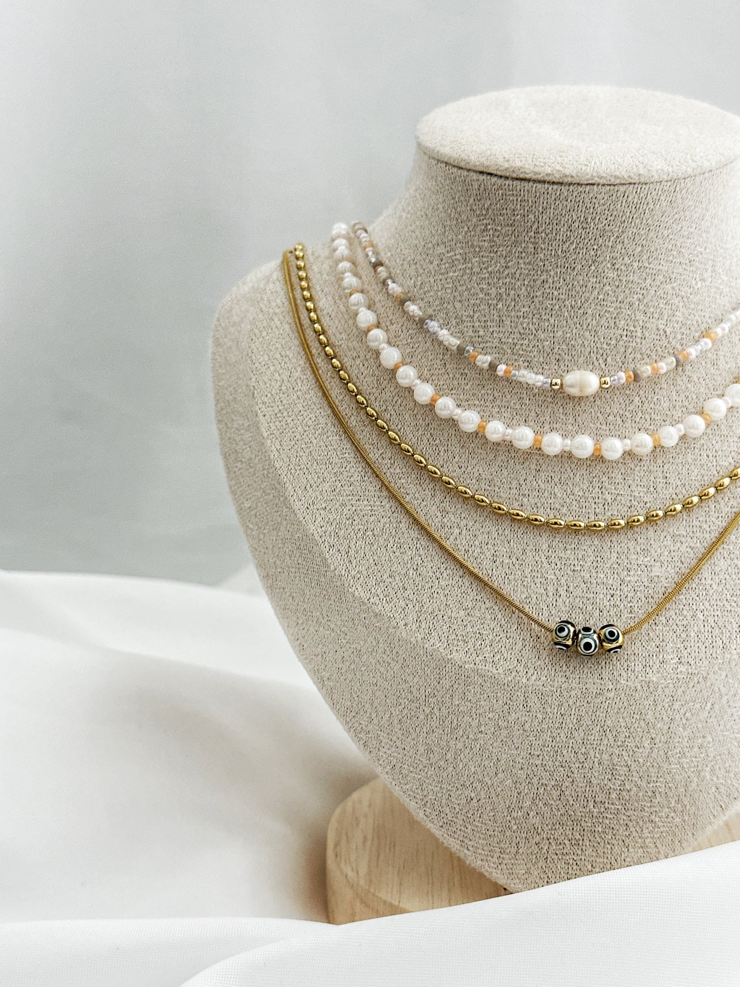 Peach Glow Set – Layering-Kettenset mit Nazar-Augen, Süßwasserperlen & Gold