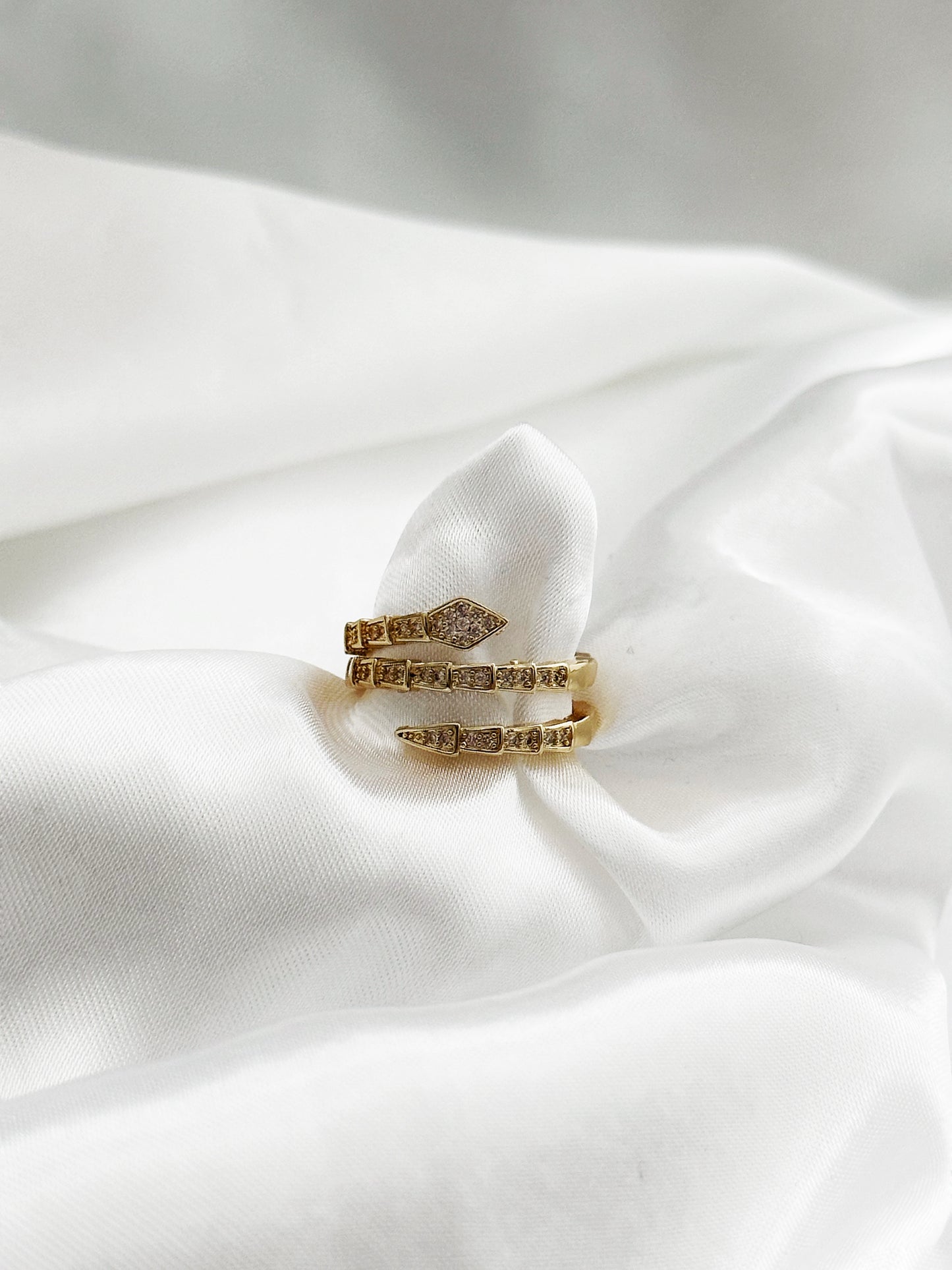 Vyra - Der verstellbare Ring in Schlangenoptik