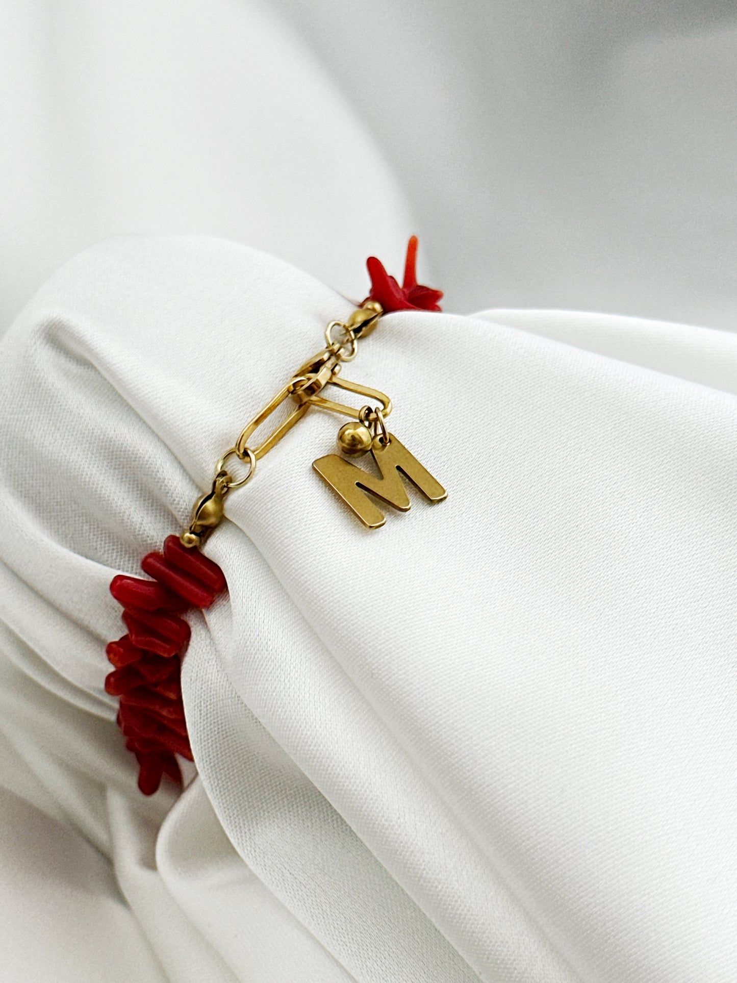 Rosso Mare Korallen Armband Edelstahl Personalisiert – Buchstabe Wählbar Rot Gold