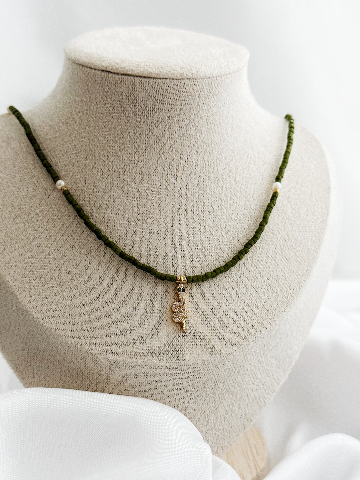 Sleek Serpent Kette