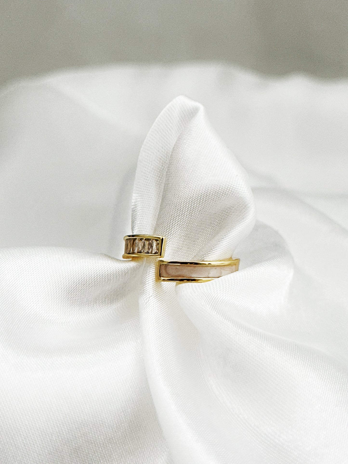 Auren Ring - Zeitlose Eleganz in Gold