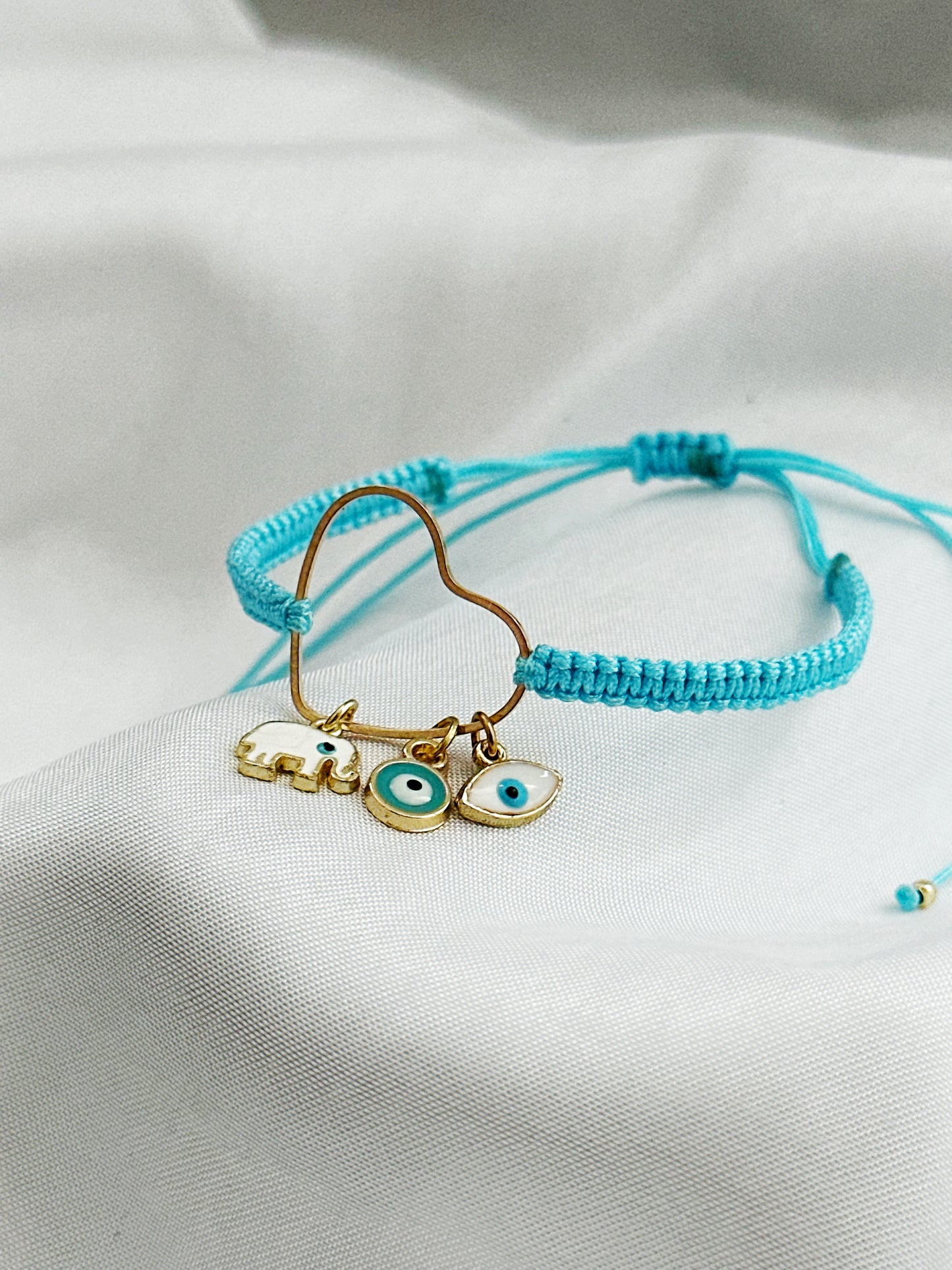 Blue Heart Charm – Makramee Armband Herz Evil Eye Elefant – Charm Armband Hellblau Gold