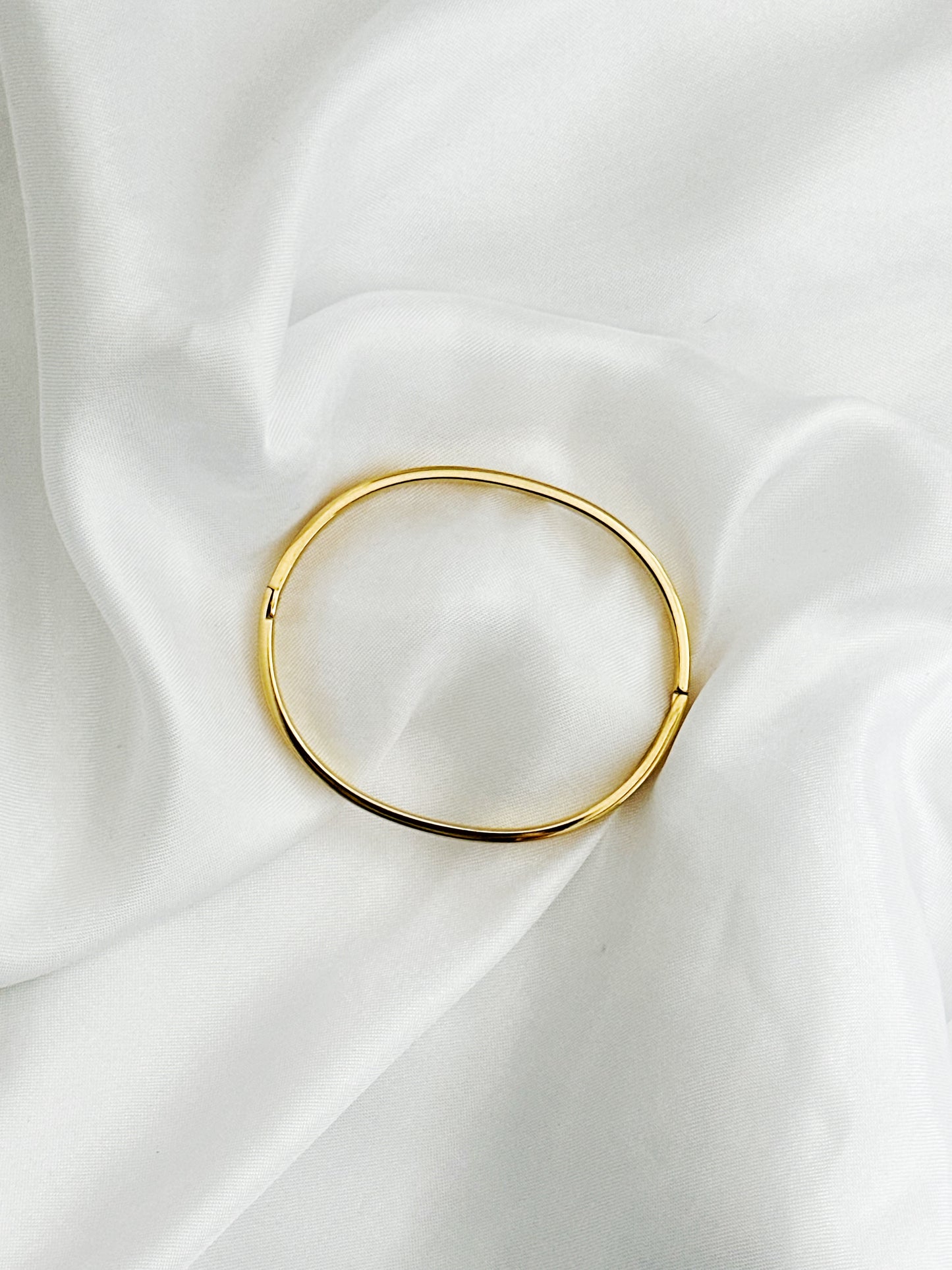 Êclat – Edelstahl Armreif Gold Schlicht – Bangle Armband Wasserfest Damen