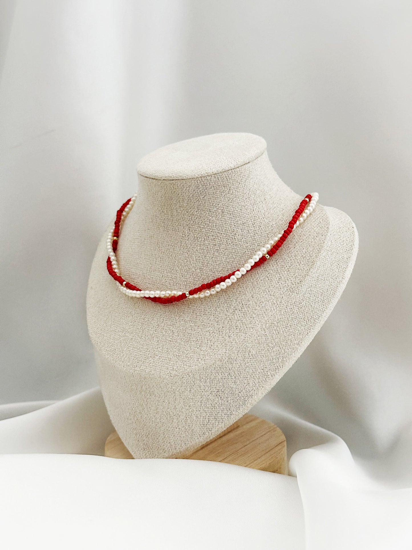 Cherry Pearl Kette – Rote Ivory Perlenkette Damen | Doppelreihige Halskette