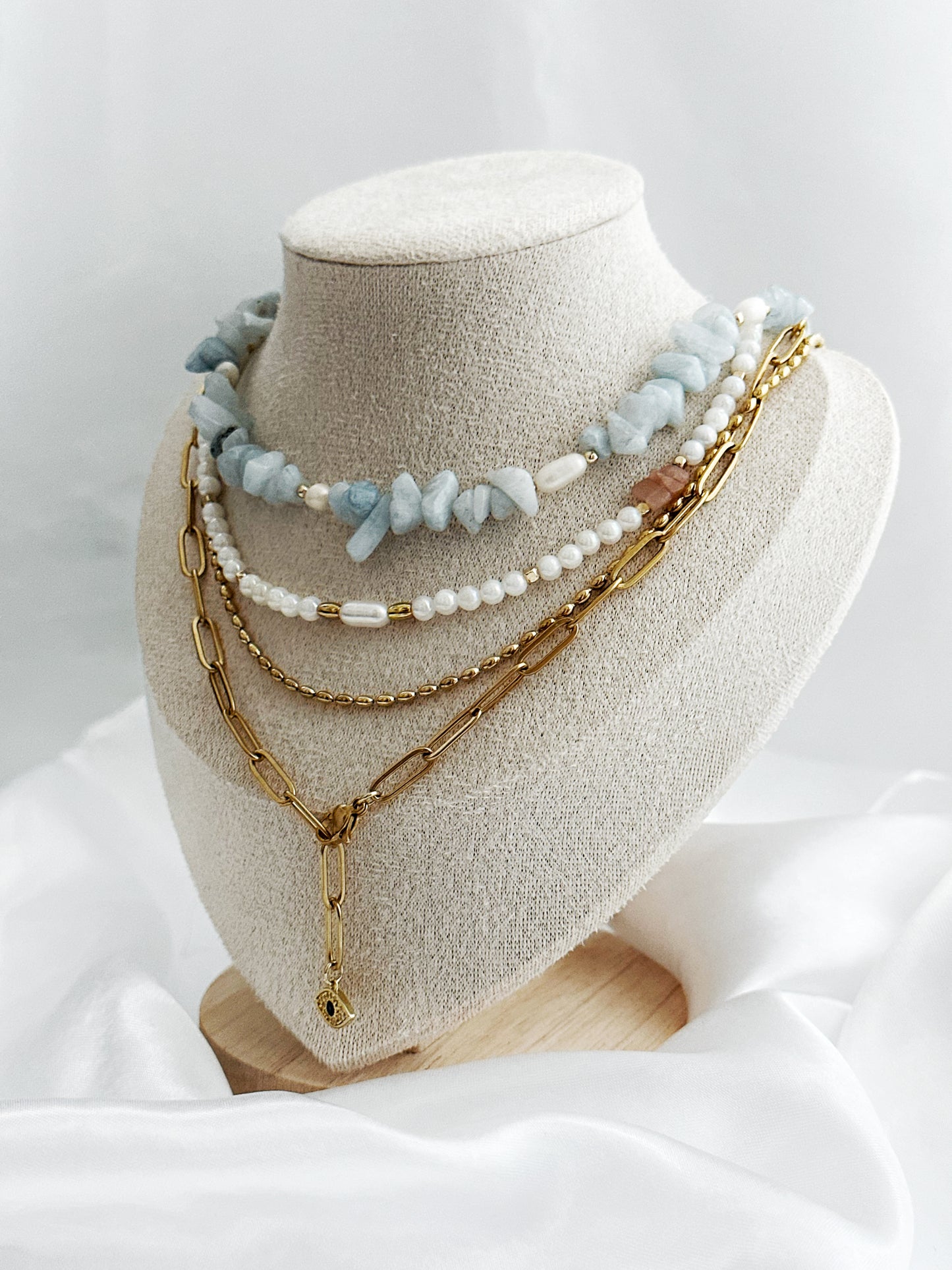 Vergoldetes 4-teiliges Layering-Kettenset Liora Harmony mit verschiedenen Längen