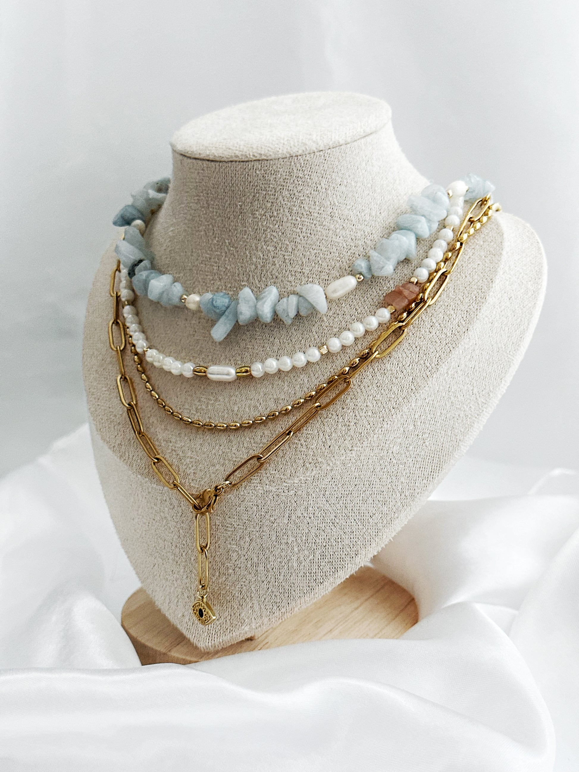 Vergoldetes 4-teiliges Layering-Kettenset Liora Harmony mit verschiedenen Längen