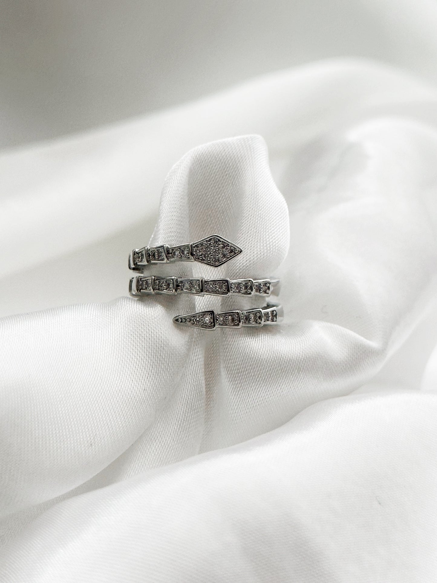 Vyra - Der verstellbare Ring in Schlangenoptik