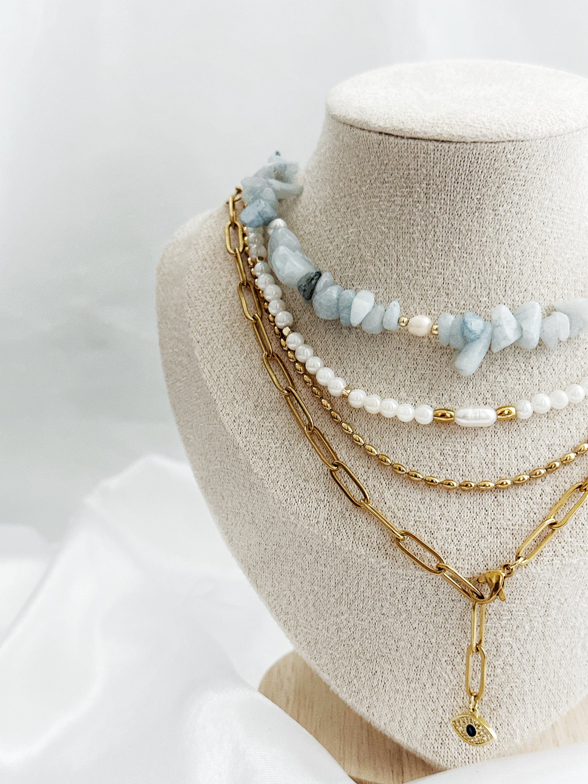 Vergoldetes 4-teiliges Layering-Kettenset Liora Harmony mit verschiedenen Längen