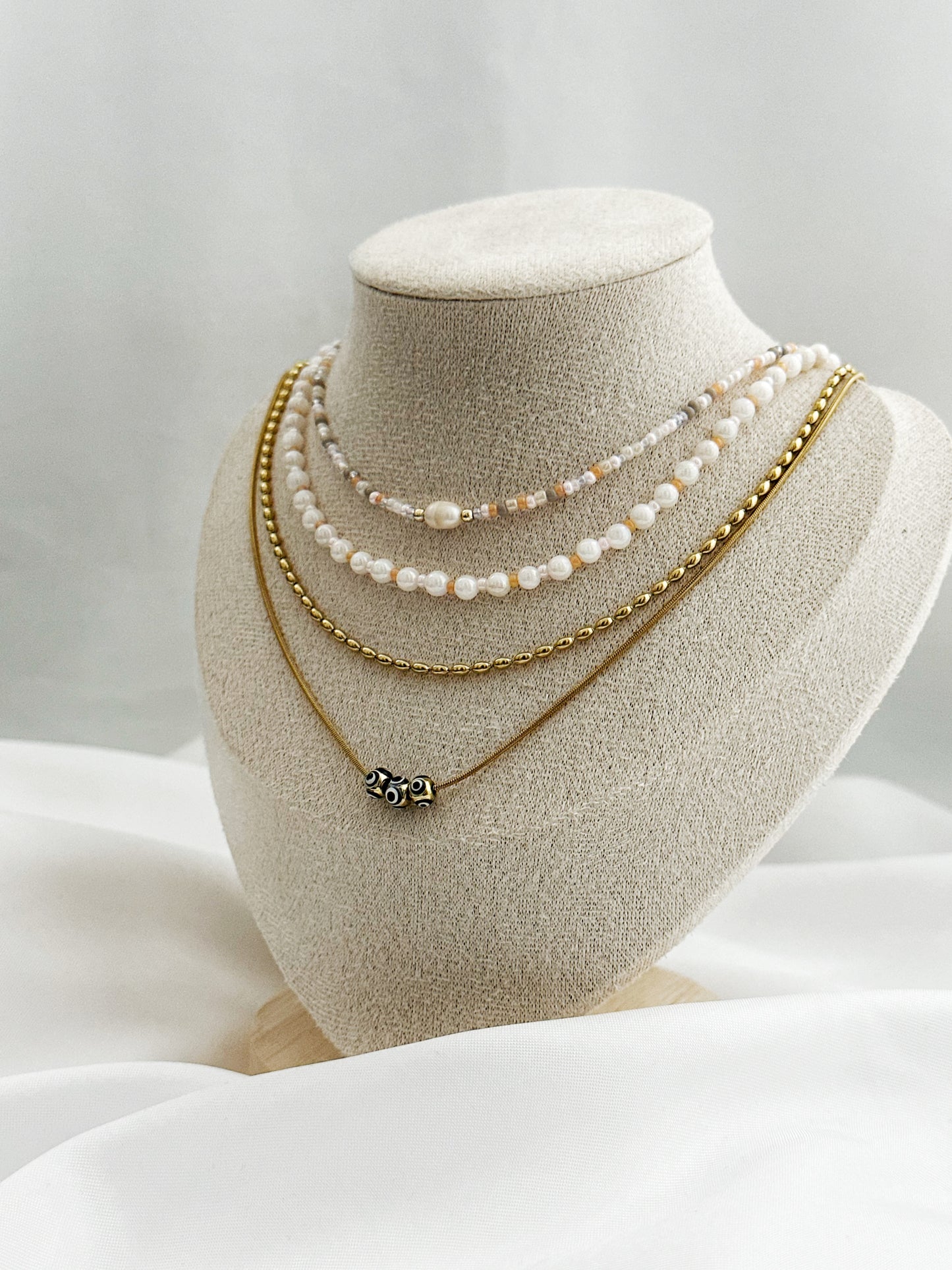 Peach Glow Set – Layering-Kettenset mit Nazar-Augen, Süßwasserperlen & Gold