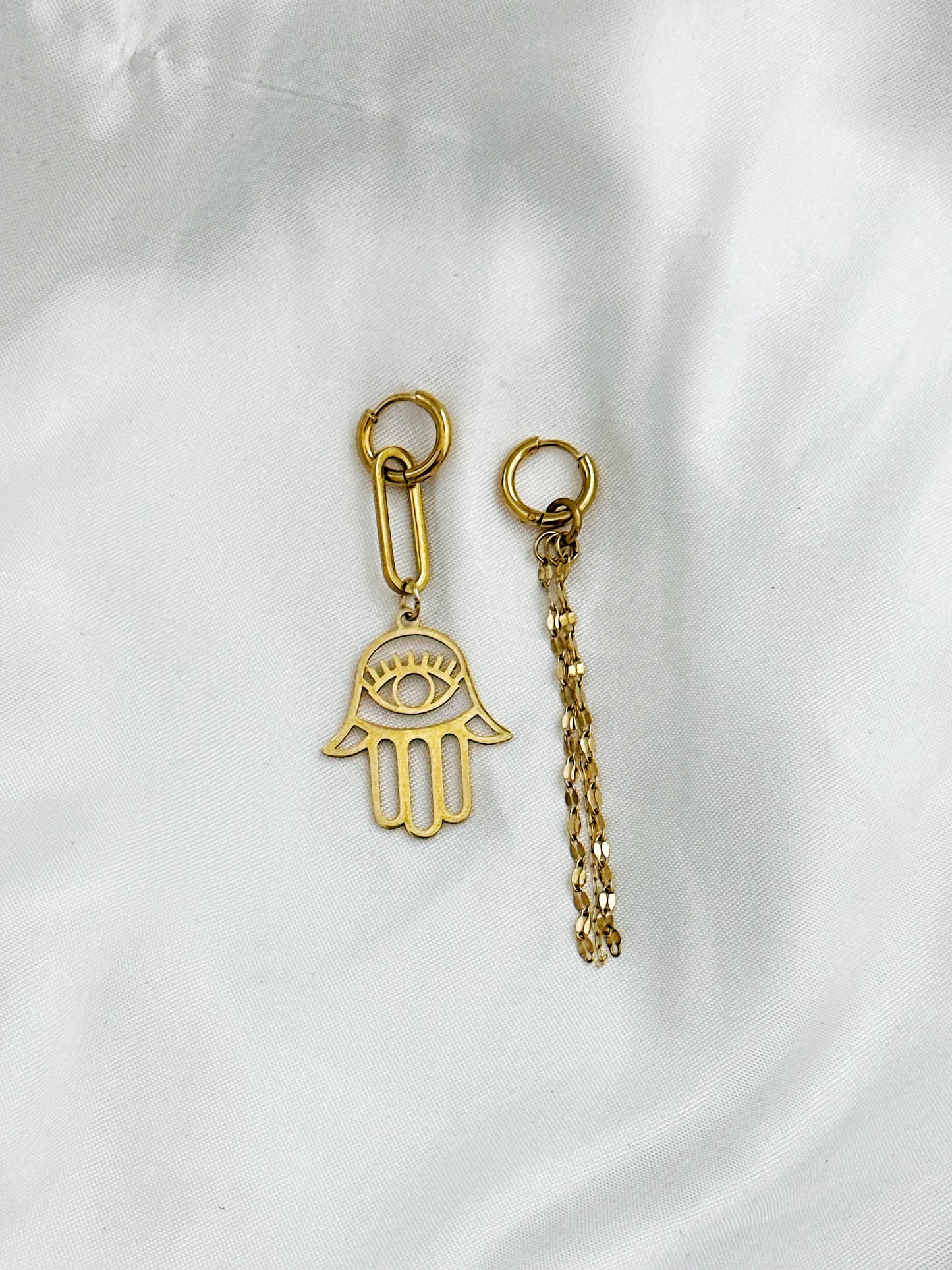 Hamsa Ohrringe Gold Asymmetrisch – Edelstahl Schutzohrringe Damen