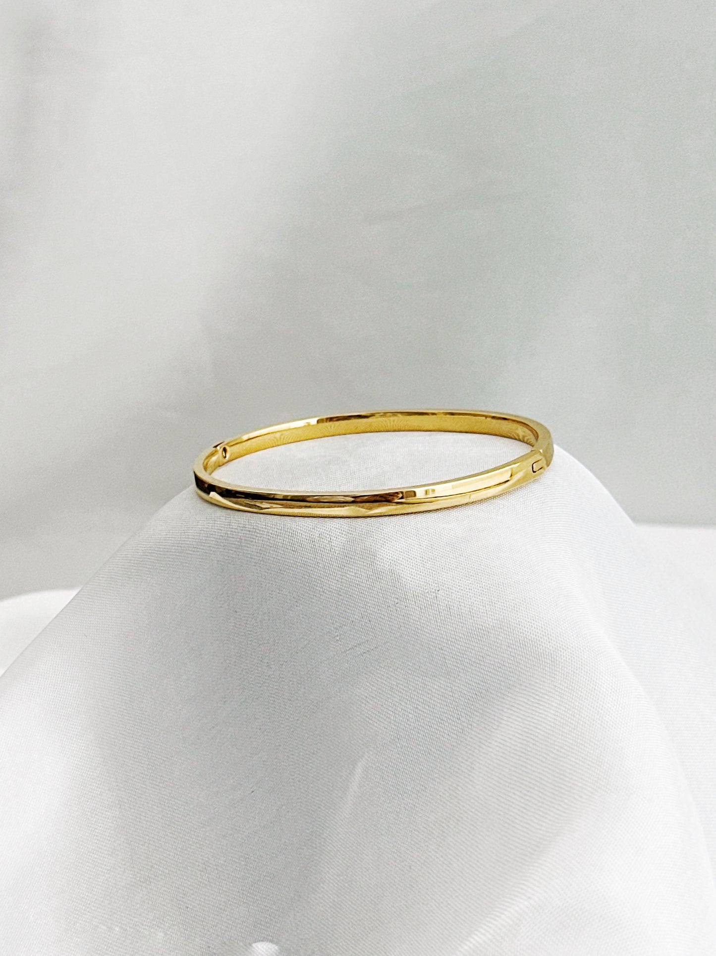 Êclat – Edelstahl Armreif Gold Schlicht – Bangle Armband Wasserfest Damen