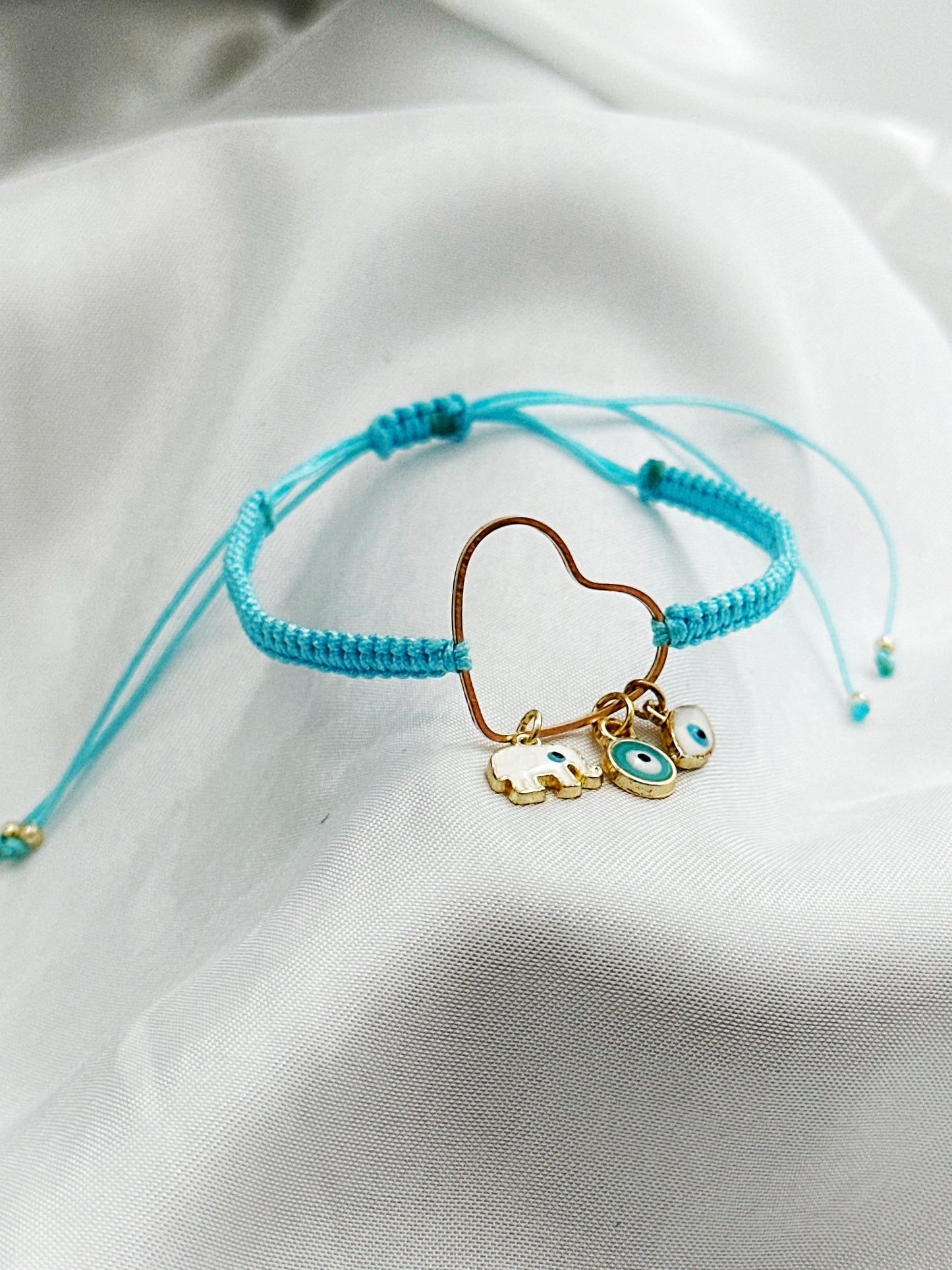Blue Heart Charm – Makramee Armband Herz Evil Eye Elefant – Charm Armband Hellblau Gold
