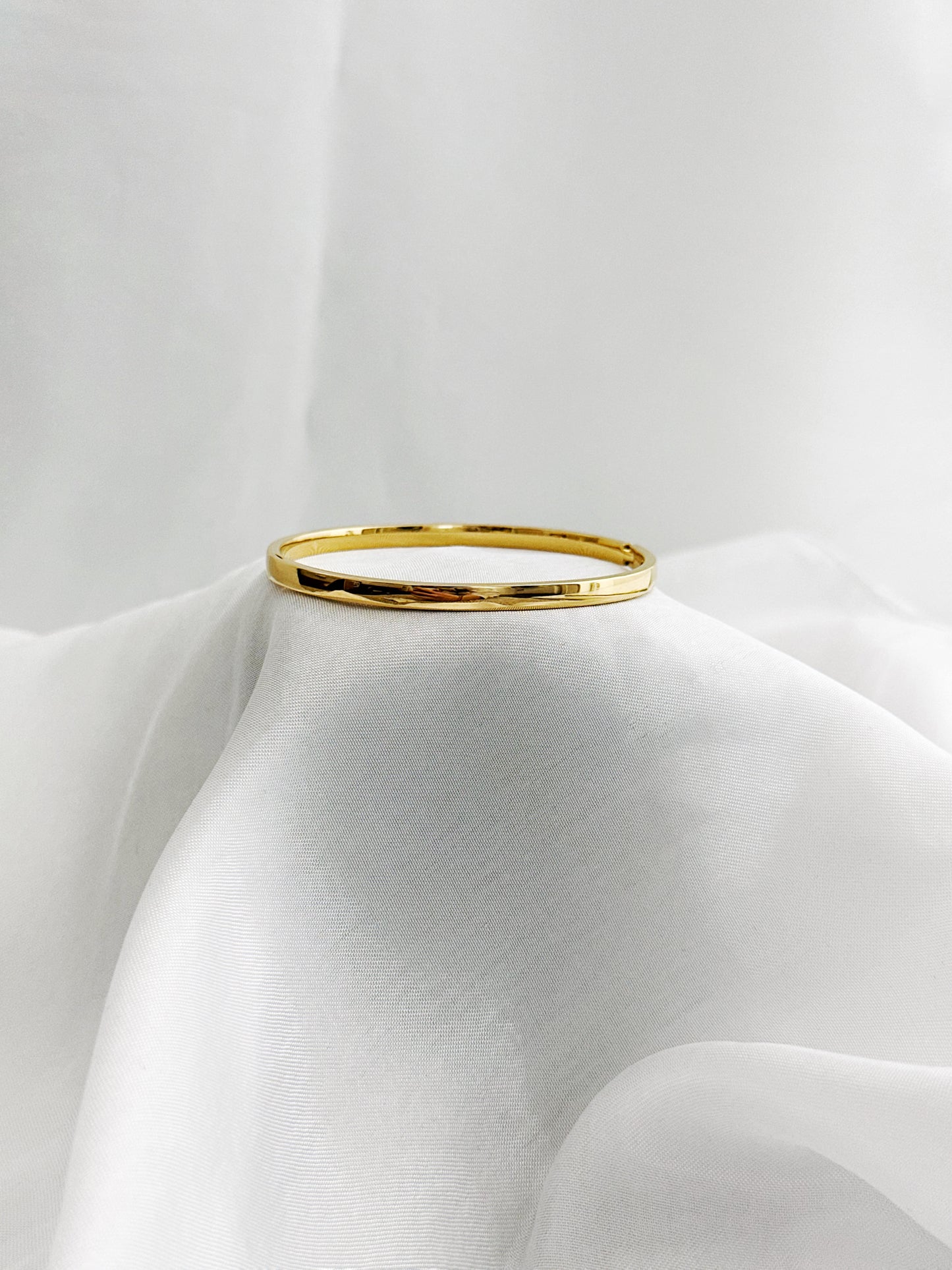 Êclat – Edelstahl Armreif Gold Schlicht – Bangle Armband Wasserfest Damen