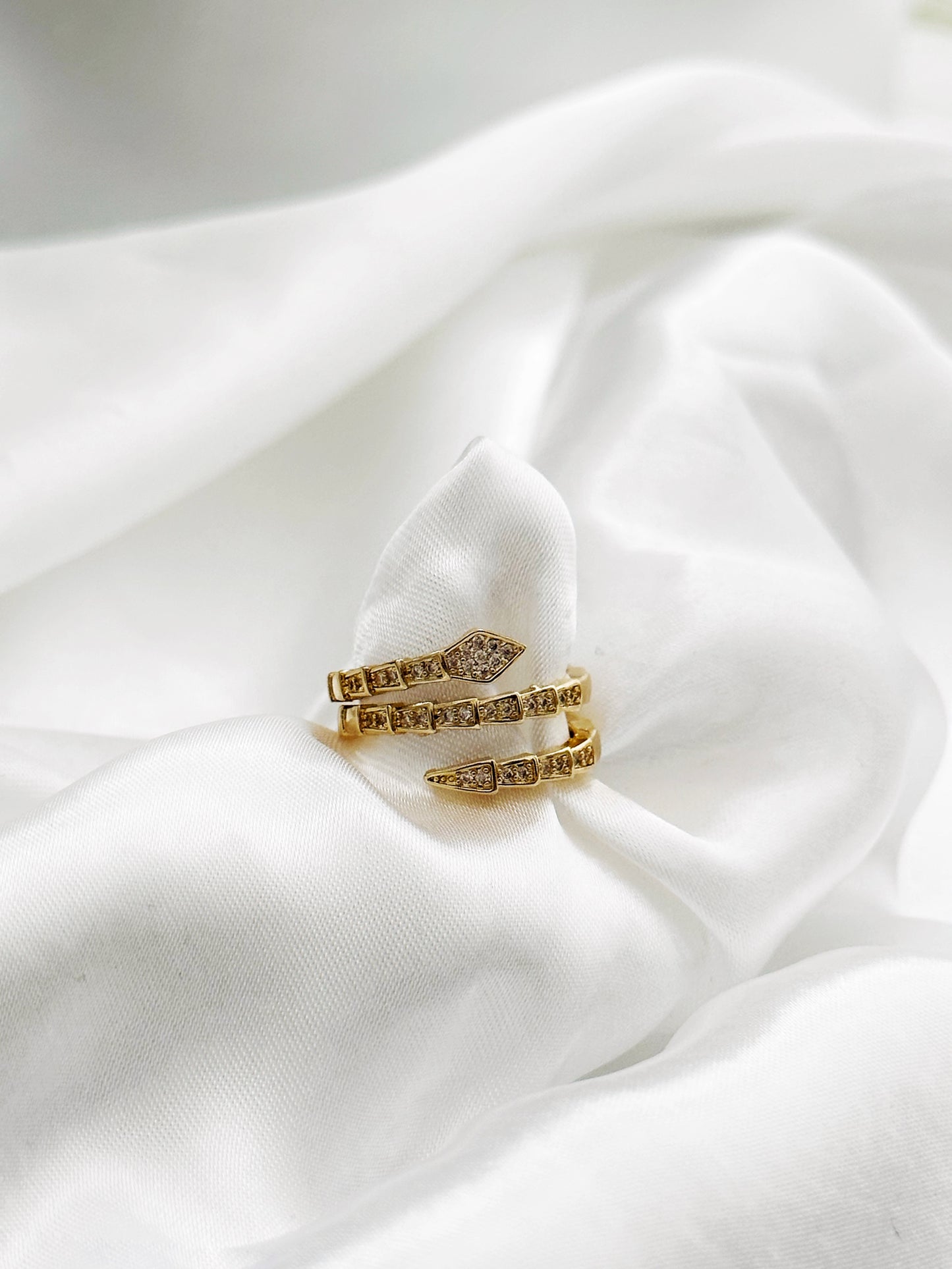 Vyra - Der verstellbare Ring in Schlangenoptik