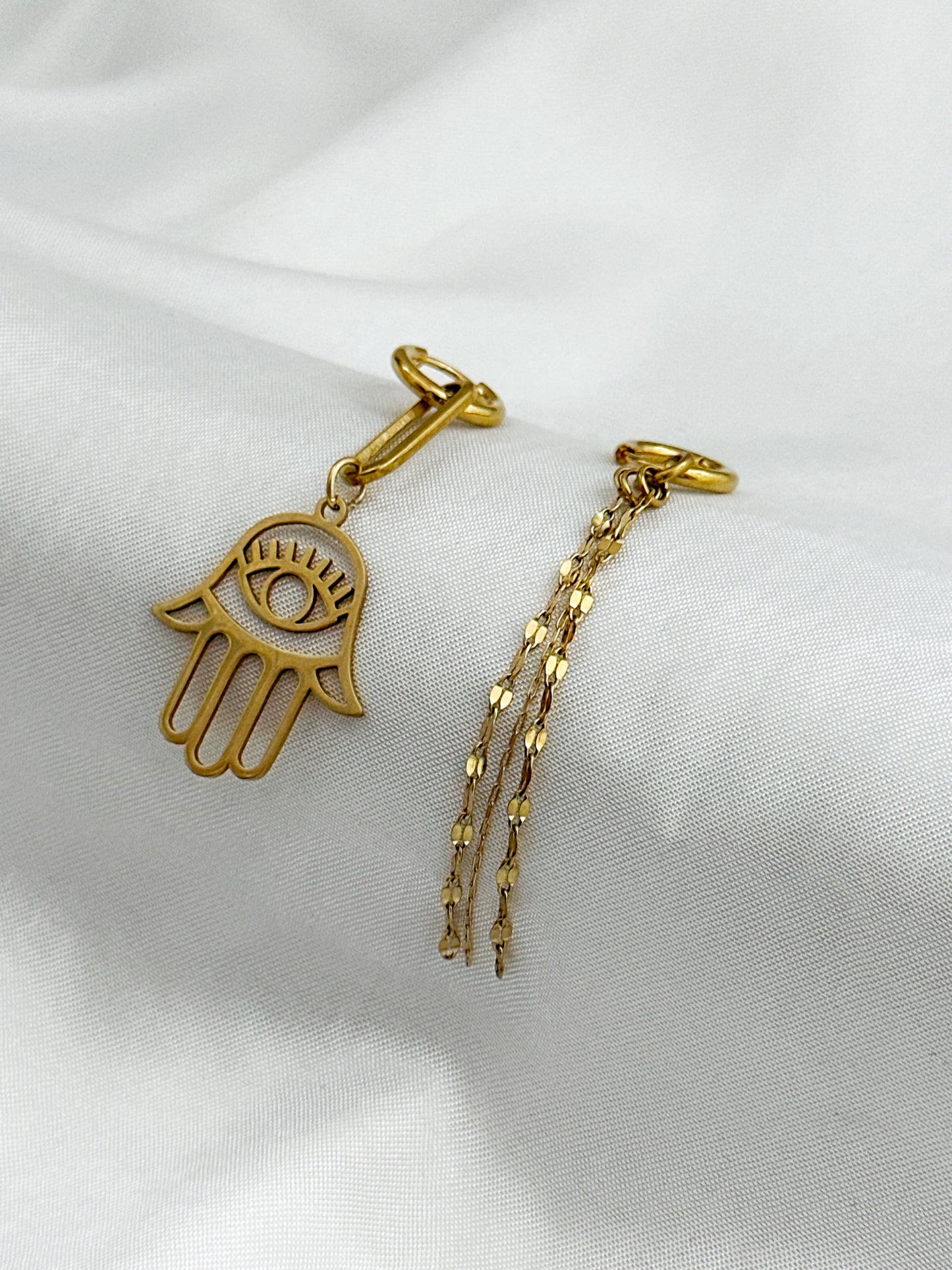 Hamsa Ohrringe Gold Asymmetrisch – Edelstahl Schutzohrringe Damen