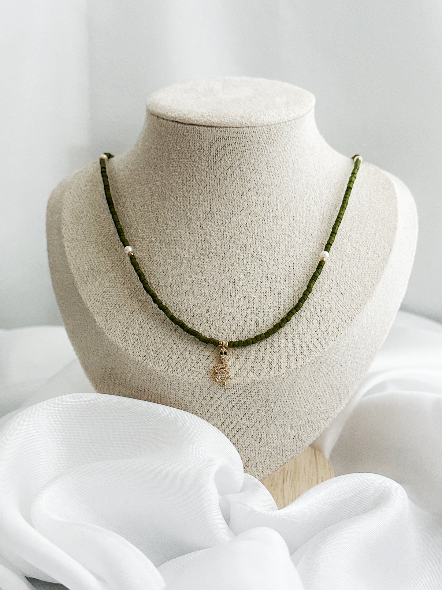 Sleek Serpent Kette