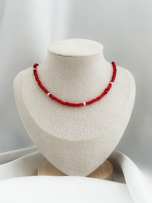 Rote Glasperlenkette mit weißen Perlen, Roter Perlen Choker Damen, Sommerlicher Perlenschmuck
